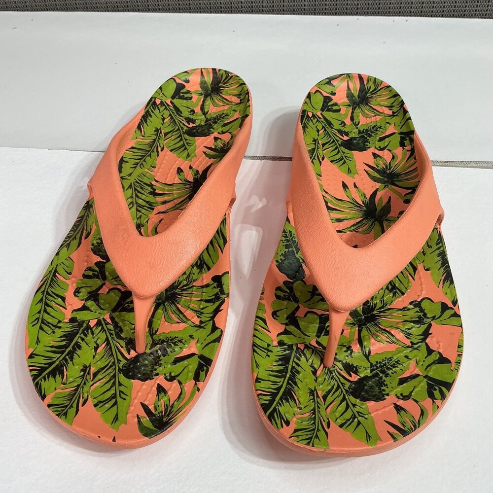 Women's Crocs Size 10 Tropical Leaf Print Flip Flops